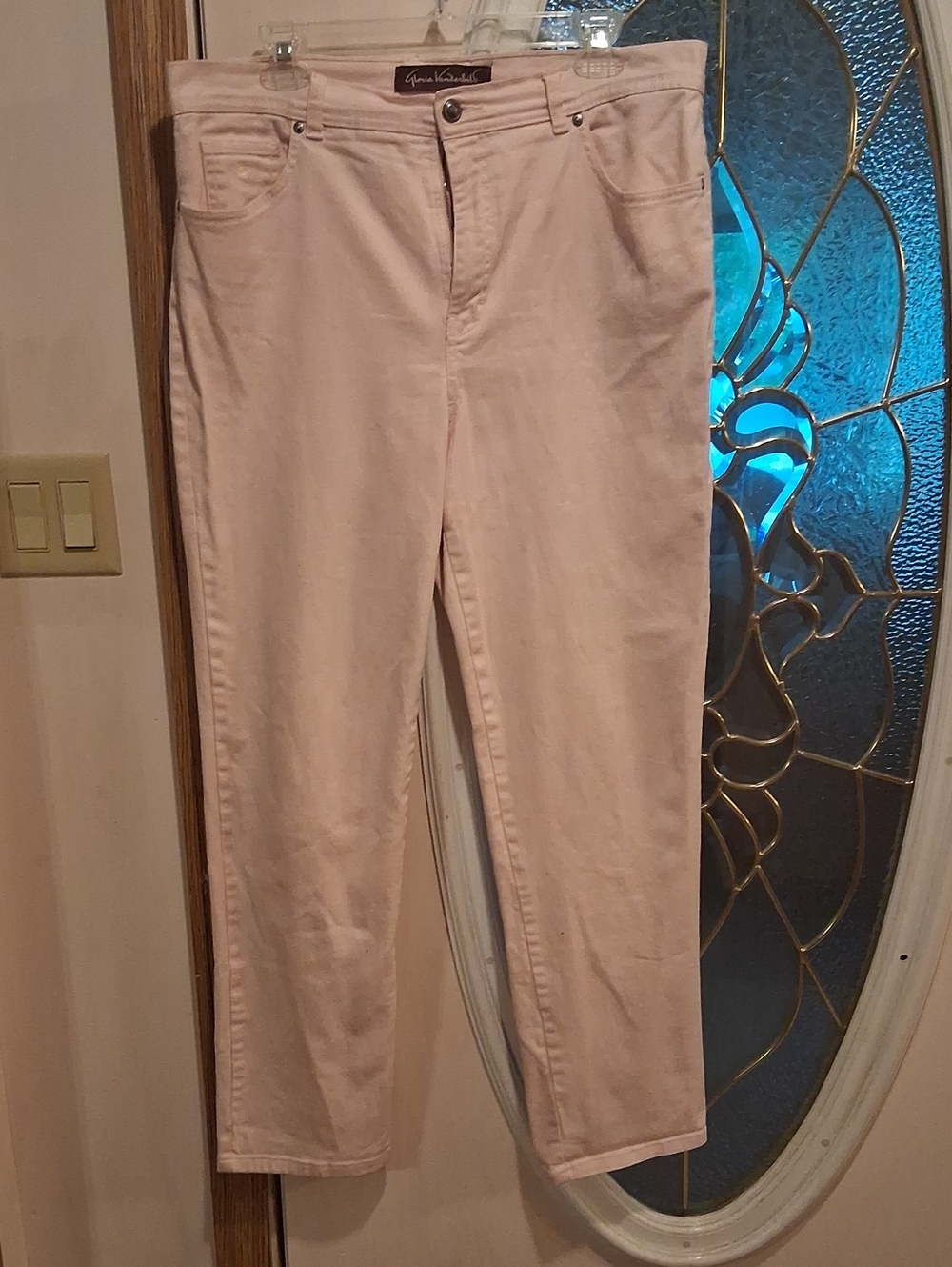 Gloria Vanderbilt Cropped Slim Jeans in Pale Pink